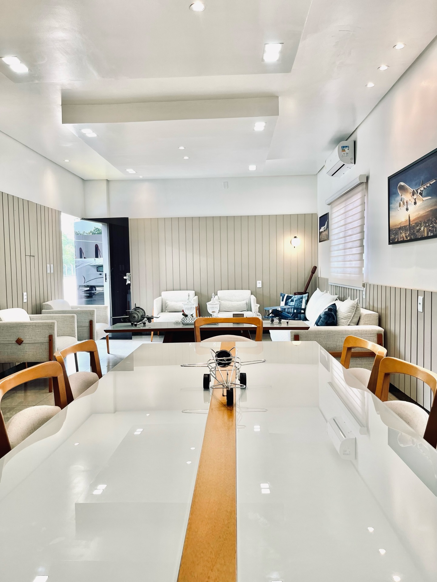 Abrir foto: Mesa executiva